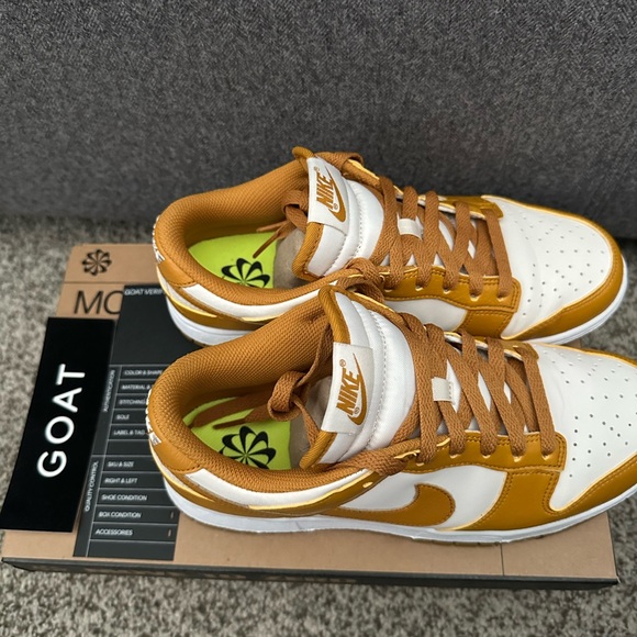 Women’s Dunk Low “Gold Phantom” - Picture 5 of 9